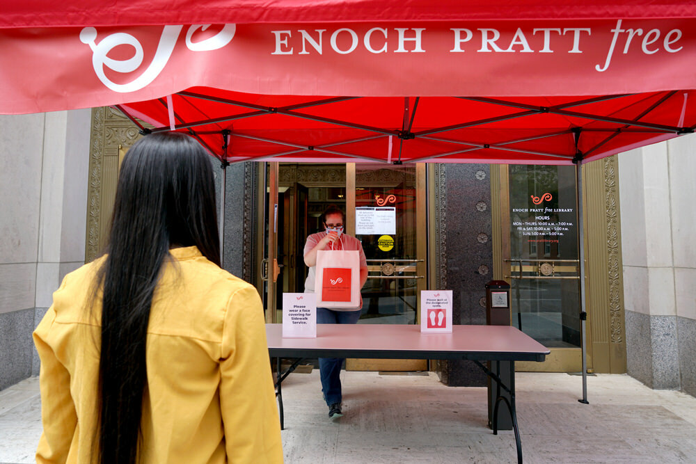 a customer getting Sidewalk Service outside the Central Library