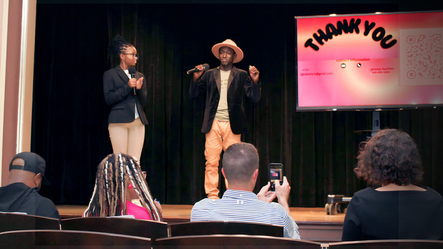 Prattpreneur on pitch stage with thank you screen.